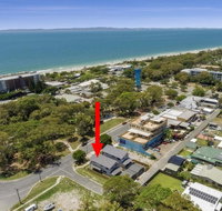 LAVISH BEACH HOUSE ON THE SURF SIDE - Whitsundays Accommodation
