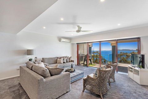 Le Vogue, Unit 22, 16 Magnus Street - Whitsundays Accommodation 1