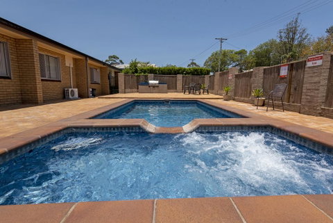 Leichhardt Motor Inn - Whitsundays Accommodation 2