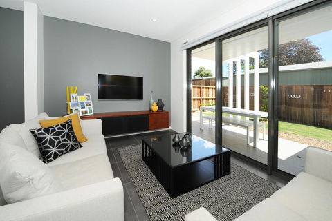 Lewis Street Apartments By Kirsten Serviced Accommodation - Whitsundays Accommodation 1