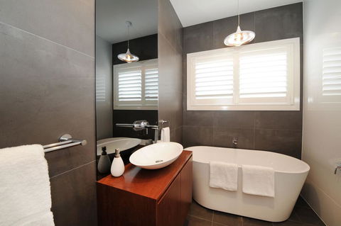 Lewis Street Apartments By Kirsten Serviced Accommodation - Whitsundays Accommodation 2