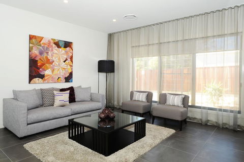 Lewis Street Apartments By Kirsten Serviced Accommodation - Whitsundays Accommodation 3