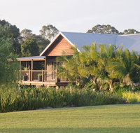 Lilies Luxury Retreats - Whitsundays Accommodation