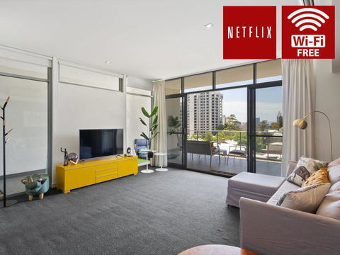 Luxe Furnished City Skyline Views - Whitsundays Accommodation 0