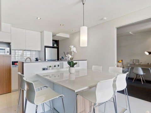 Luxe Furnished City Skyline Views - Whitsundays Accommodation 3