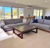 Luxury 3BR Home with KING Bed Metung - Whitsundays Accommodation
