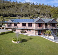 Luxury 6 Bedroom Home with Pool and Spa - Whitsundays Accommodation
