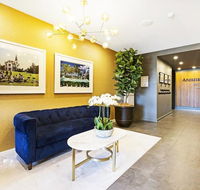 Luxury Apartment Opposite Train Station in Cannon Hill and 17 minutes from the City - Whitsundays Accommodation
