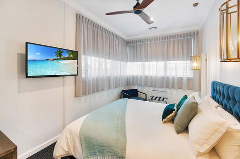 Luxury On The Esplanade - Whitsundays Accommodation 3