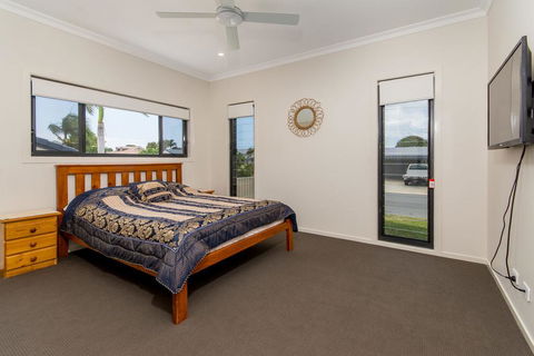 Luxury Waterfront Family Entertainer On Dolphin - Whitsundays Accommodation 2