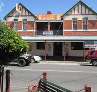 Maclean Hotel - Whitsundays Accommodation