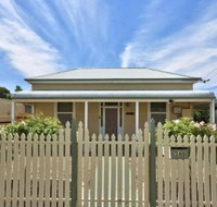 Maeville Cottage - Whitsundays Accommodation