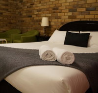 Magdala Motor Lodge  Lakeside Restaurant - Whitsundays Accommodation