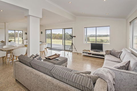 Margaret River Farmhouse - Whitsundays Accommodation 3