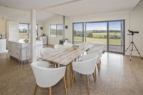 Margaret River Farmhouse - Whitsundays Accommodation 0