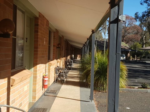 Matthew Flinders Motor Inn - Whitsundays Accommodation 2
