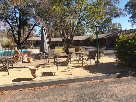 Matthew Flinders Motor Inn - Whitsundays Accommodation 0