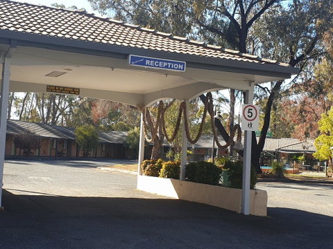Matthew Flinders Motor Inn - Whitsundays Accommodation 1