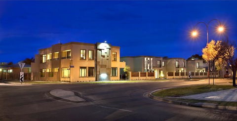 May Park Executive Apartments - Whitsundays Accommodation 0