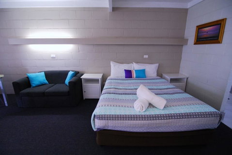 Mayfair Motel - Whitsundays Accommodation 2