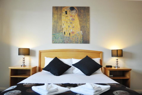 Meadowbrook Hotel Brisbane - Whitsundays Accommodation 0