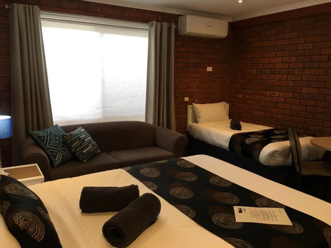 Melton Motor Inn And Apartments - Whitsundays Accommodation 1