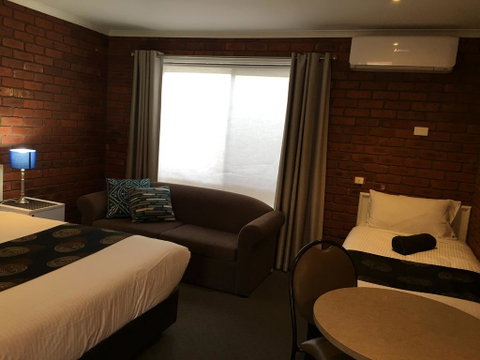 Melton Motor Inn And Apartments - Whitsundays Accommodation 2