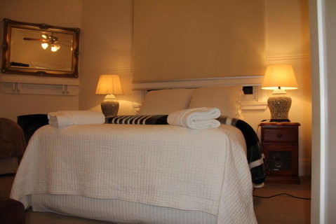 Mentor Chambers Apartment Bed & Breakfast - Whitsundays Accommodation 2