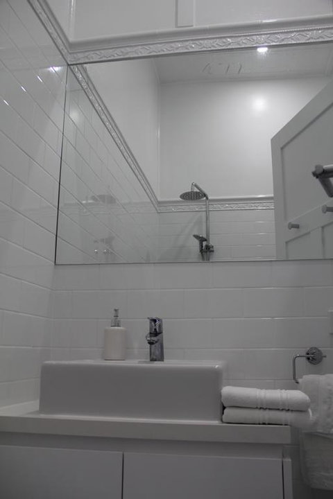 Mentor Chambers Apartment Bed & Breakfast - Whitsundays Accommodation 3