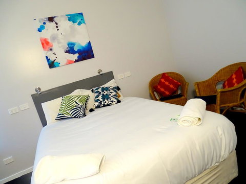 Mercury Motor Inn - Whitsundays Accommodation 2