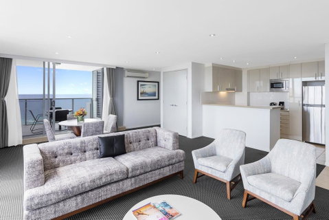 Meriton Suites Broadbeach - Whitsundays Accommodation 3