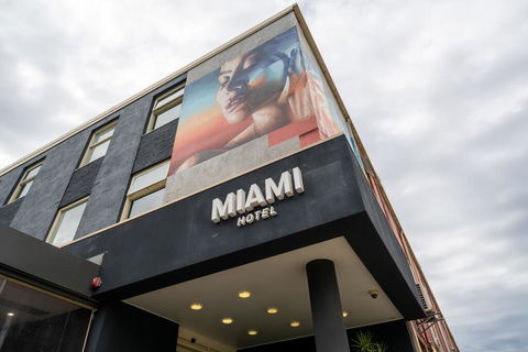 Miami Hotel Melbourne - Whitsundays Accommodation 0