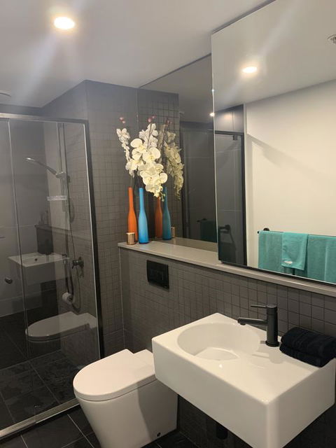 Midnight@Braddon Modern Executive Apt, Pool, Sauna, Secure Parking, Wine - Whitsundays Accommodation 2