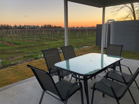 Milawa Vineyard Views - Guesthouse 1 - Whitsundays Accommodation 3