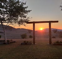 Milford Country Cottages - Whitsundays Accommodation