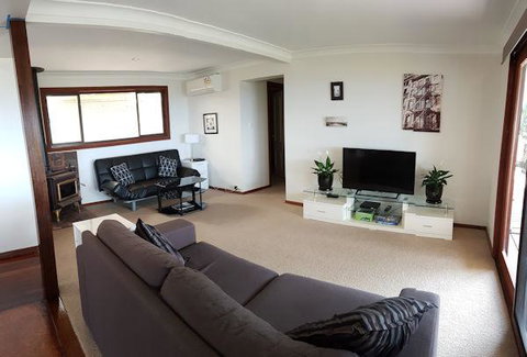 Million Dollar Views To Gold Coast - Whitsundays Accommodation 2