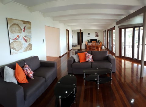 Million Dollar Views To Gold Coast - Whitsundays Accommodation 1