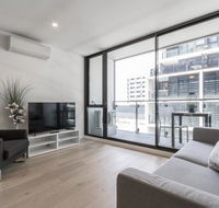 Modern  Bright 2BR Apt- Parking WIFI Pool  Gym - Whitsundays Accommodation