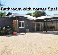 MODERN  LUXURIOUS WITH SPA BATH - Whitsundays Accommodation