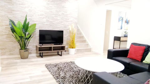 Modern 4-Bedroom House On Cunningham Near Singleton CBD Hunter Valley - Whitsundays Accommodation 0