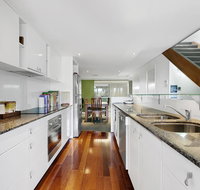Modern Brisbane City Penthouse - Whitsundays Accommodation