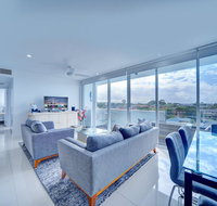 Modern Contemporary Southport Apartment - Whitsundays Accommodation