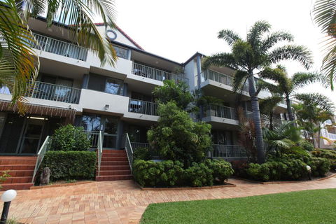 Montana Palms Resort - Whitsundays Accommodation 2
