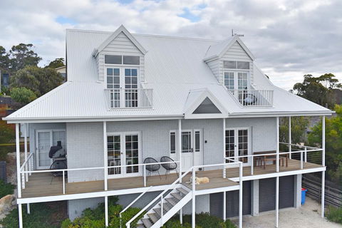 Monterey Bay Of Fires - Whitsundays Accommodation 0