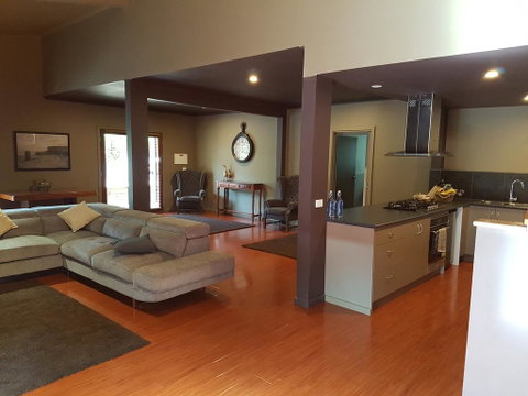 Montrose Barn House - Whitsundays Accommodation 2