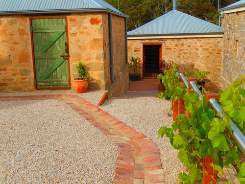 Morialta Barns - Whitsundays Accommodation 1