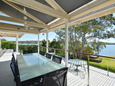 Morisset Bay Waterfront Views Lake House Looking Over Trinity Marina - Whitsundays Accommodation 0