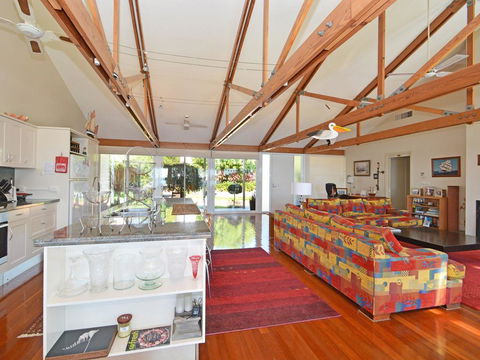 Morisset Bay Waterfront Views Lake House Looking Over Trinity Marina - Whitsundays Accommodation 2