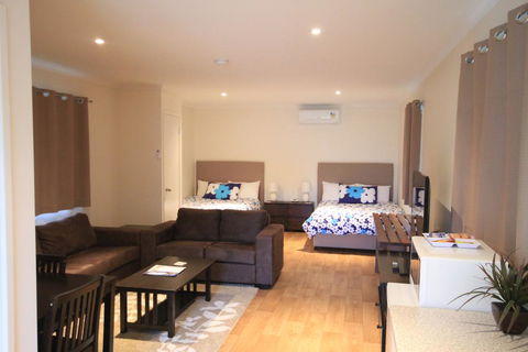 Mossman Motel Holiday Villas - Whitsundays Accommodation 2