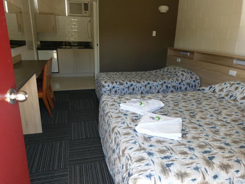 Motel Monaco - Whitsundays Accommodation 2